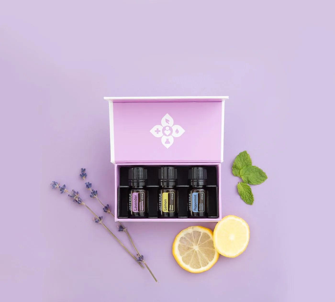 dōTERRA Introductory Kit — caixa aberta com três óleos